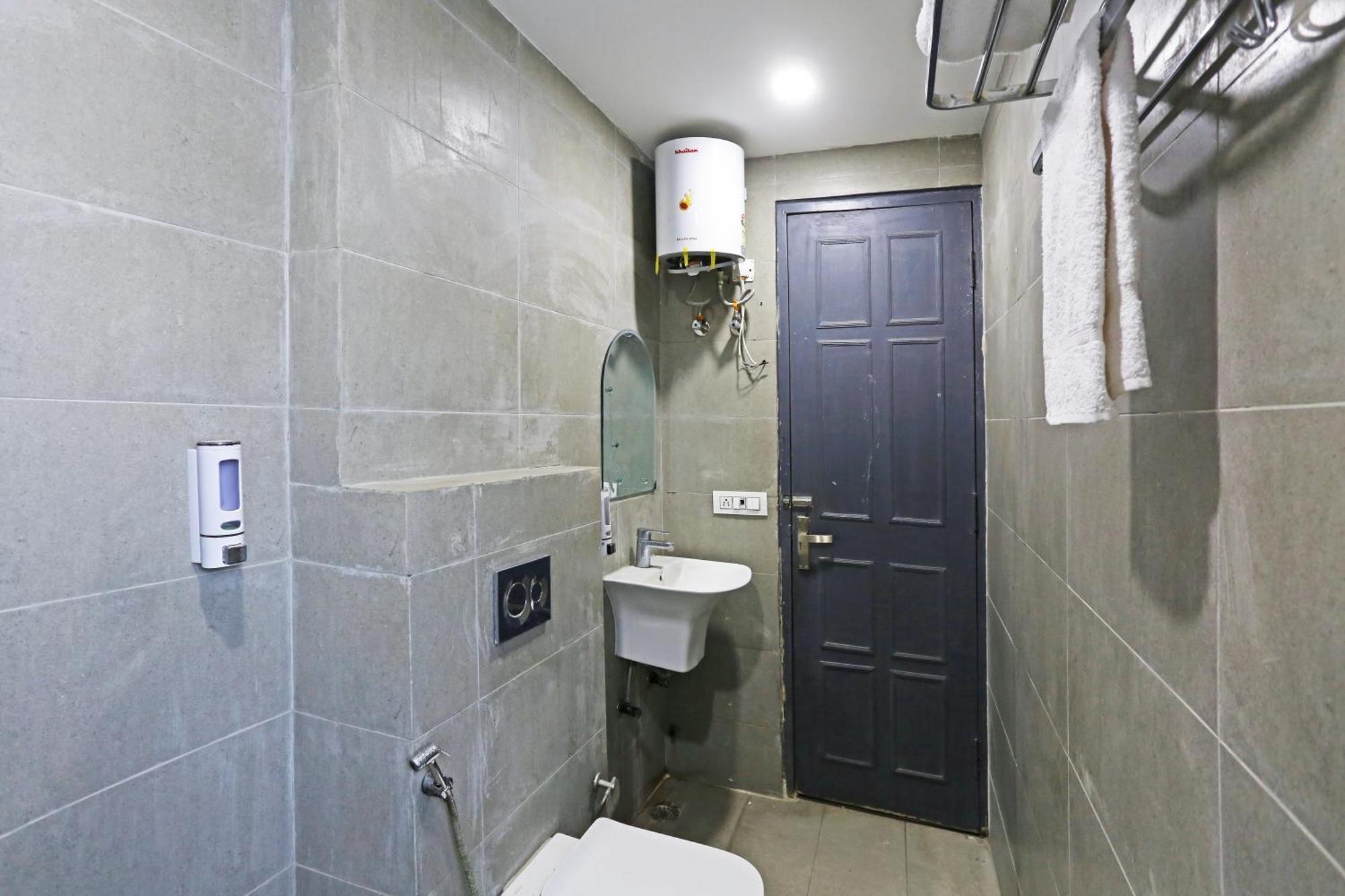 Hotel Twamev Residency Uttam Nagar Couple Friendly Delhi  Bagian luar foto